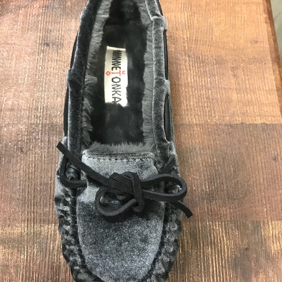 COPY - Minnetonka Women's Cally Faux Fur Slipper - Picture 6 of 9